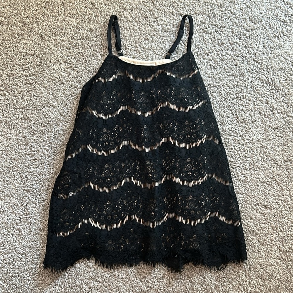 Black lace going out top tank small